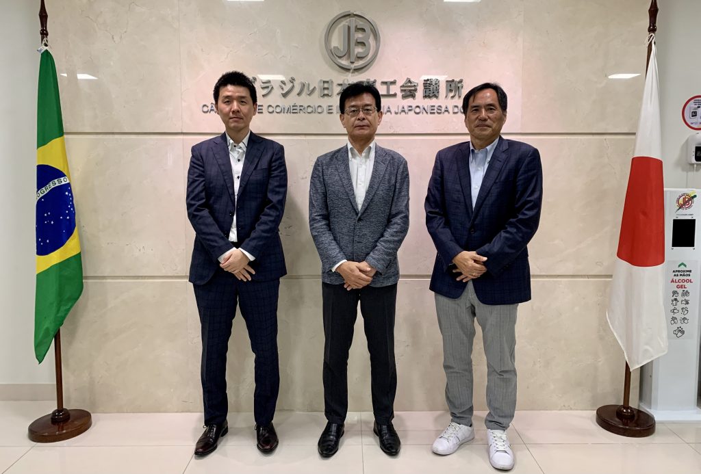 Zensho do Brasil Comércio de Alimentos Ltda. (ゼンショー)の原昭吾社長と後任の青山昇弘新社長が訪問